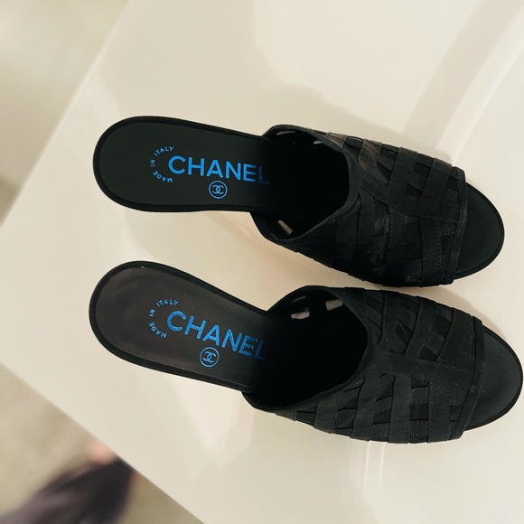 AUTHENTIC BRAND NEW CHANEL HEELED SANDALS - Picture 6 of 11